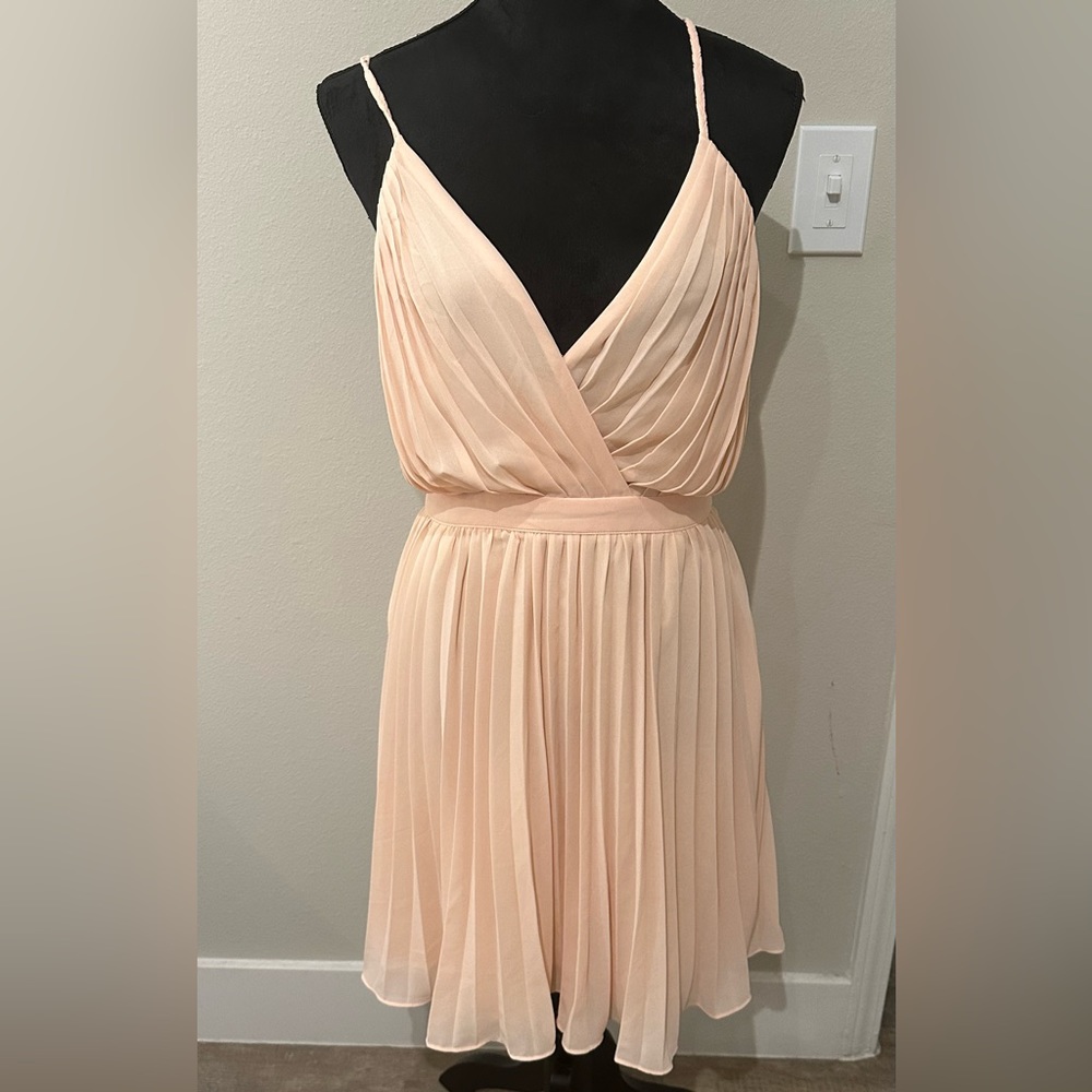 Never worn pretty peachy dress.